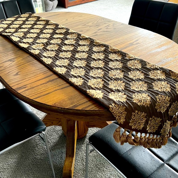 Other - Jacquard tasseled table runner